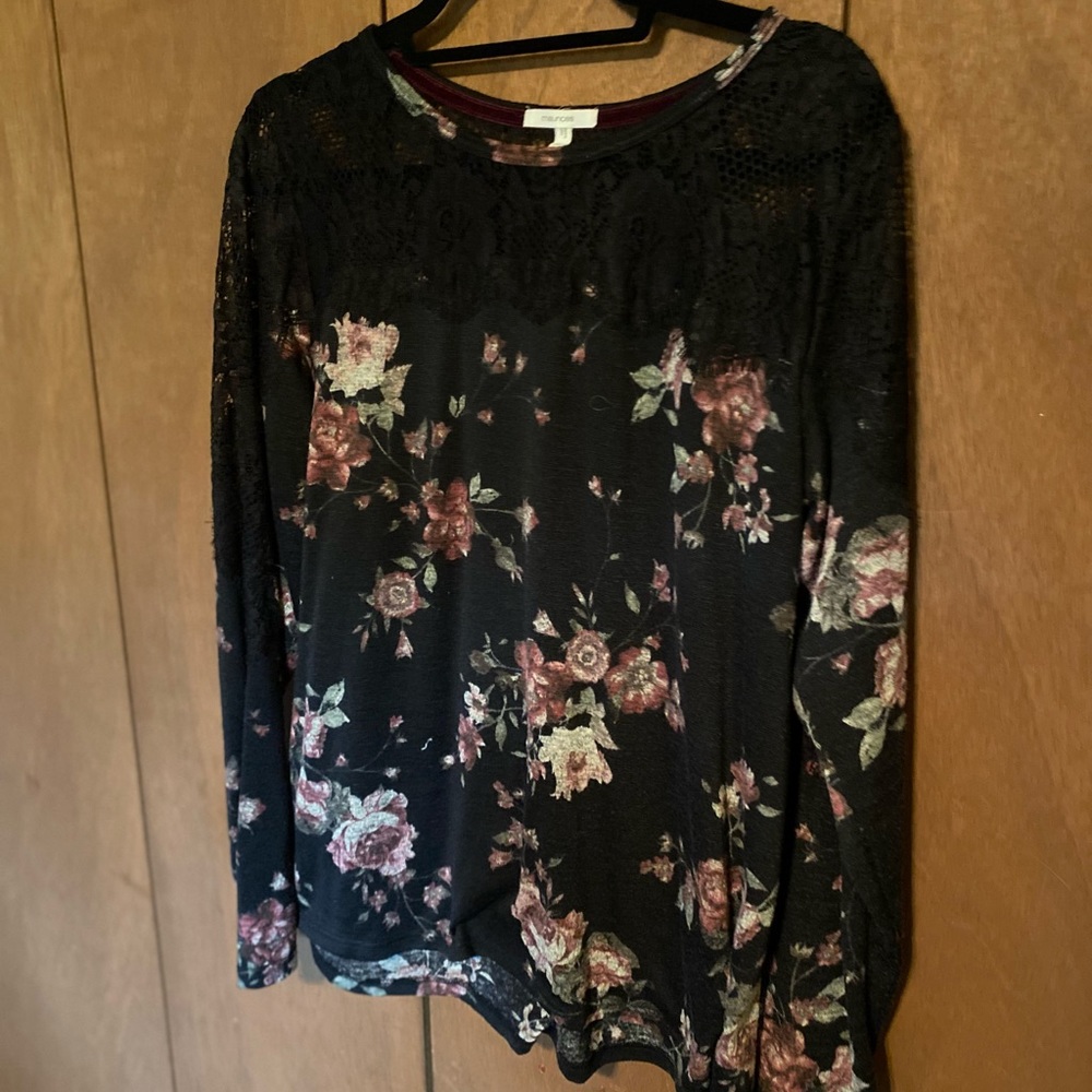 Maurice’s Floral blouse with lace detail